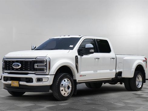 Certified 2025 Ford F450 Platinum w/ Platinum Plus Package AWD/4WD image 8