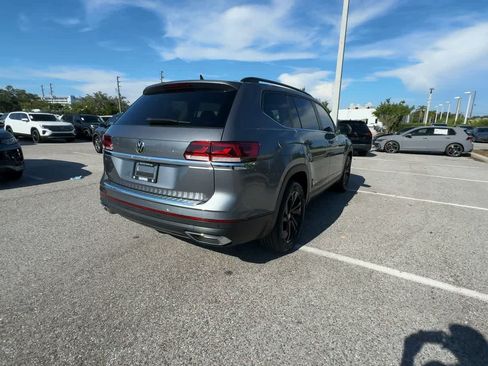 Used 2023 Volkswagen Atlas SE w/ Panoramic Sunroof Package FWD image 7
