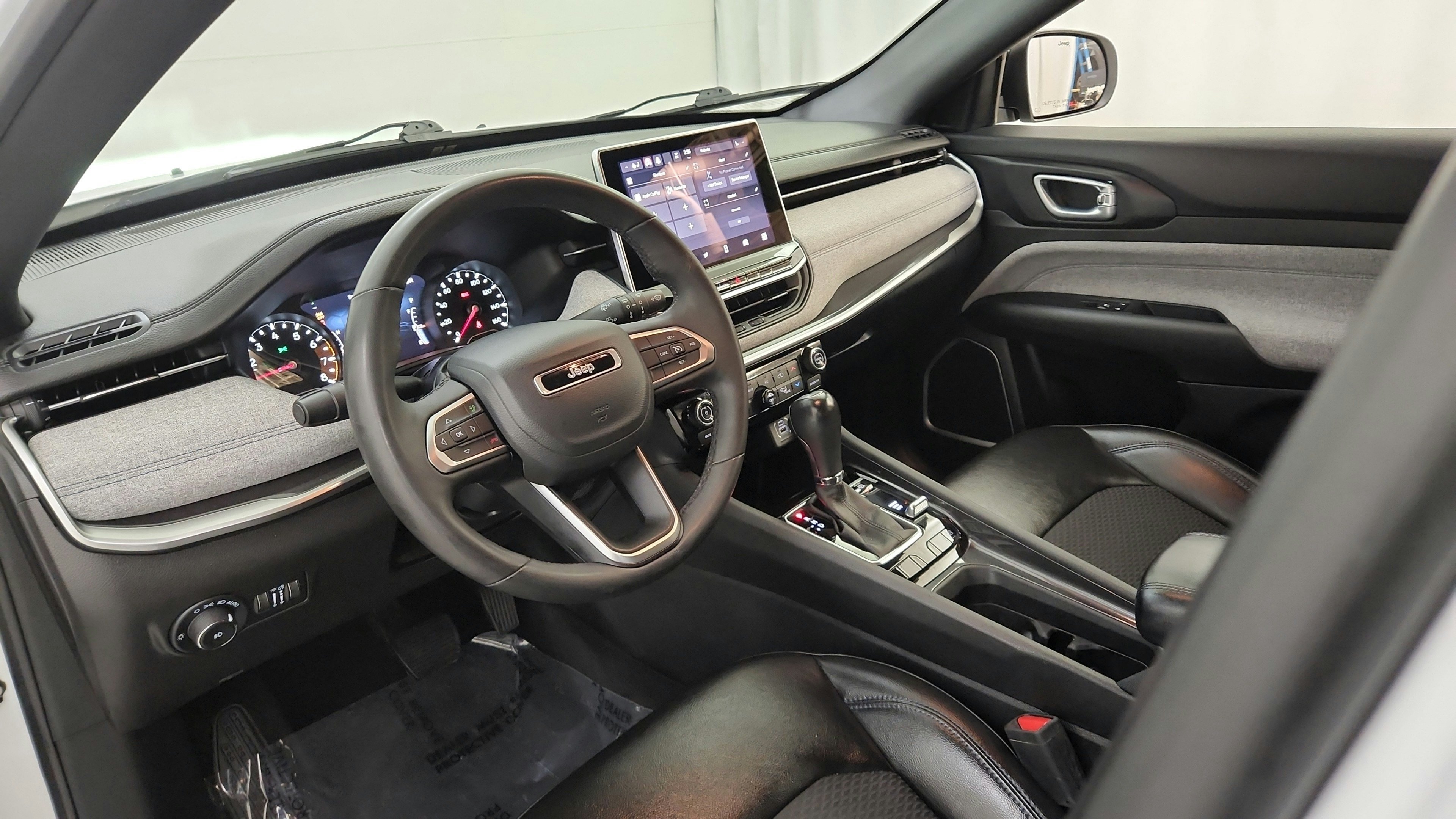 Used 2023 Jeep Compass Latitude w/ Convenience Group AWD/4WD image 16
