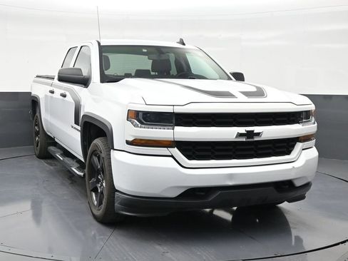 Used 2018 Chevrolet Silverado 1500 Custom w/ Custom Value Package RWD image 7