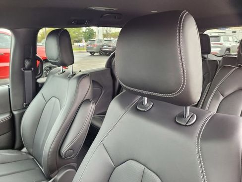 New 2026 Chrysler Pacifica Select image 22