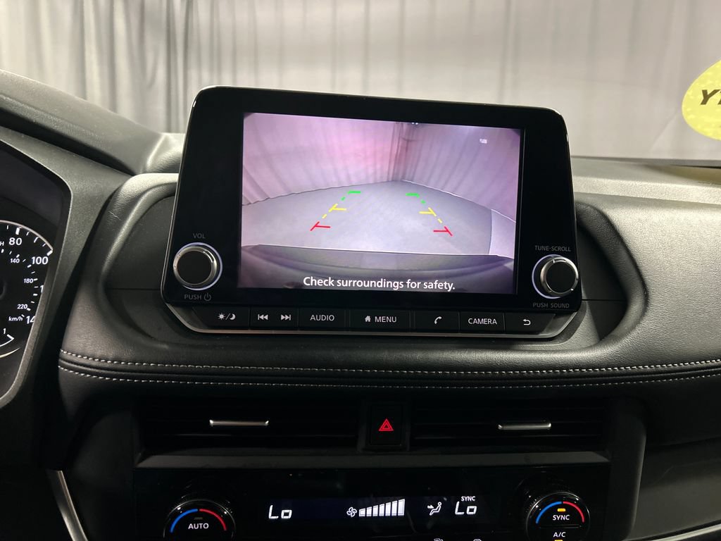 Used 2025 Nissan Rogue SV AWD/4WD image 16