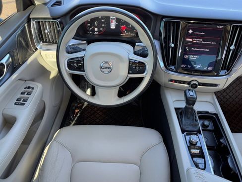 Used 2020 Volvo S60 T6 Momentum image 15