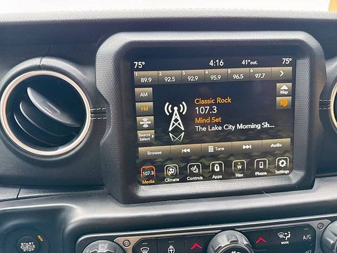 Used 2020 Jeep Gladiator Overland w/ Uconnect 4C Nav & Sound Group image 13