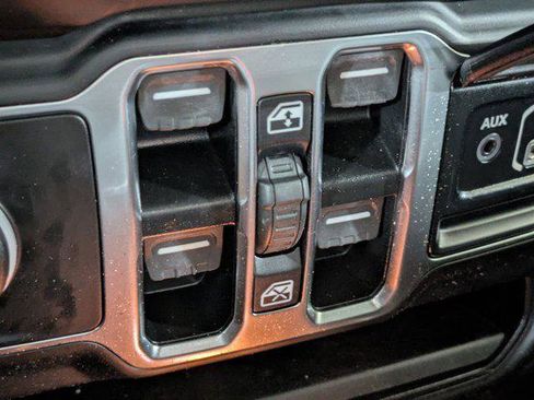 Certified 2022 Jeep Gladiator Overland image 18