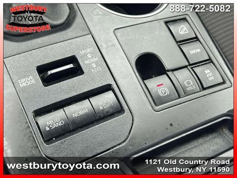 Used 2024 Toyota Highlander LE image 34