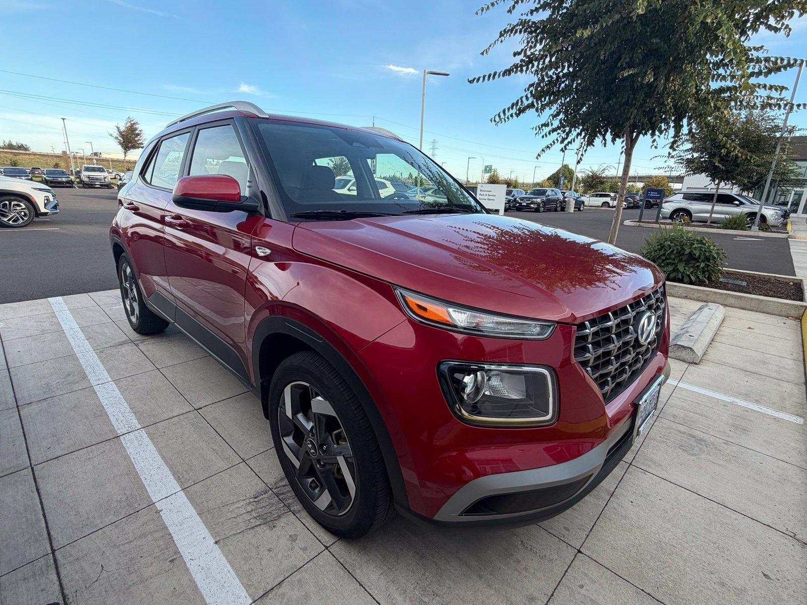 Used 2023 Hyundai Venue SEL FWD image 6