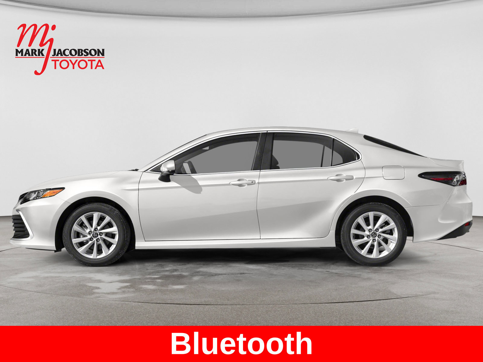 Used 2022 Toyota Camry LE FWD image 4