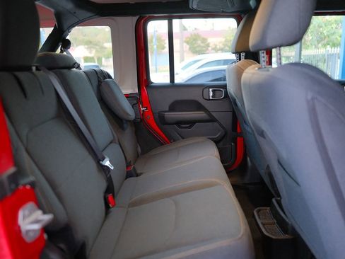 Used 2025 Jeep Wrangler Sahara w/ Safety Group image 32