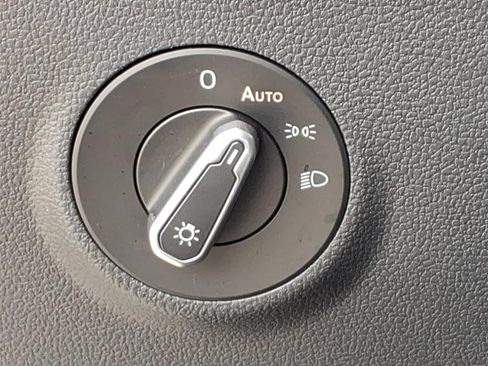 Certified 2026 Volkswagen Taos SE FWD image 17