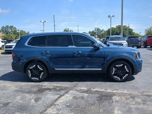 Used 2024 Kia Telluride S w/ S Sunroof Package FWD image 5