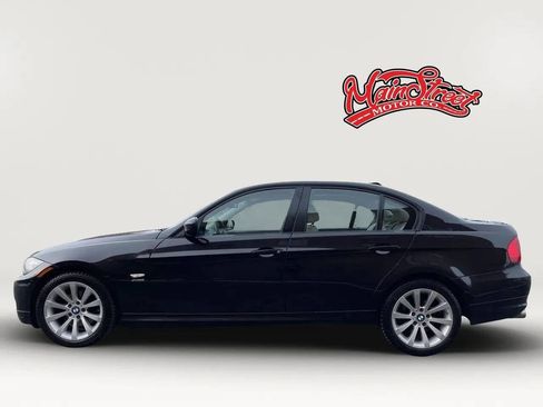 Used 2011 BMW 328i xDrive Sedan image 4