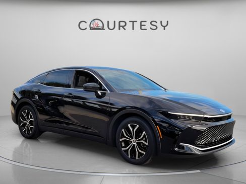 Used 2023 Toyota Crown Limited image 7