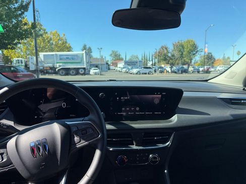 Used 2025 Buick Encore GX Preferred image 31