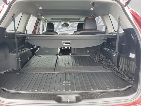 Used 2019 Toyota Highlander SE AWD/4WD image 28