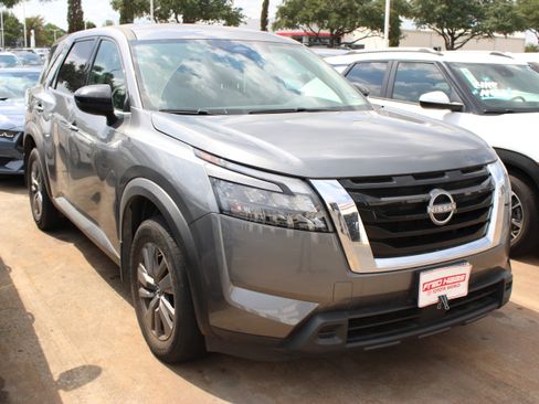 Used 2024 Nissan Pathfinder S FWD image 2