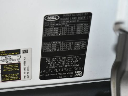 Used 2023 Land Rover Defender 110 S AWD/4WD image 17