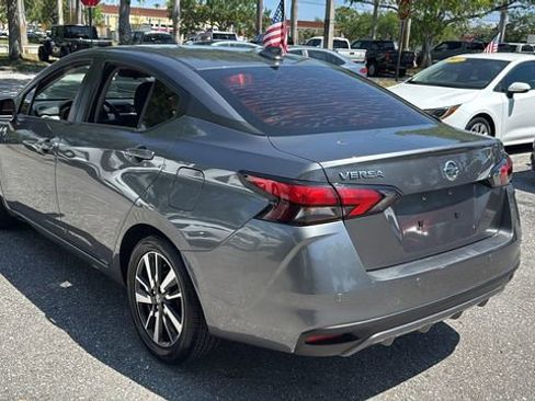 Used 2021 Nissan Versa SV FWD image 5