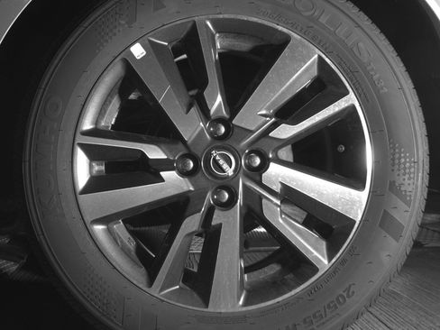 Used 2025 Nissan Versa SV image 11