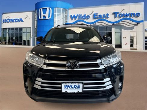 Used 2019 Toyota Highlander XLE image 3