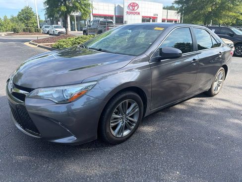 Used 2017 Toyota Camry SE FWD image 1