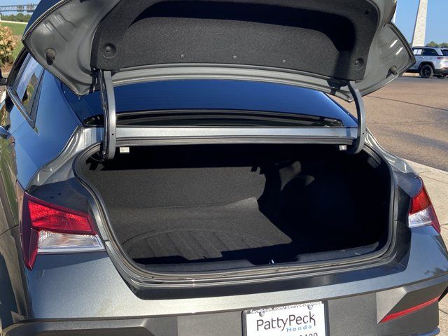 Used 2025 Hyundai Elantra Sport FWD image 26
