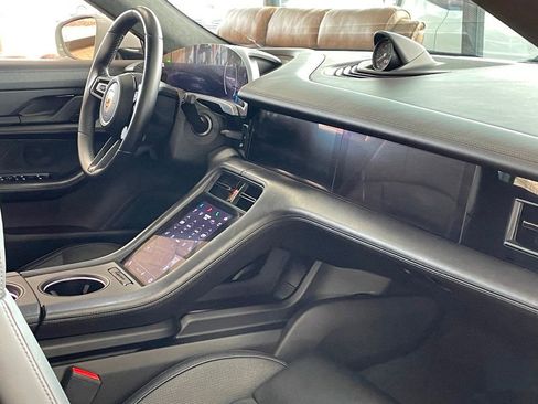 Used 2021 Porsche Taycan Turbo image 30