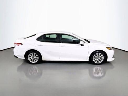 Used 2018 Toyota Camry LE image 8