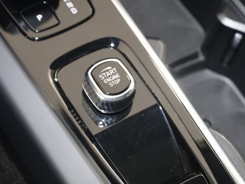 Used 2024 Volvo V60 B5 Cross Country Plus image 28