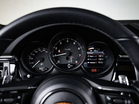 Certified 2026 Porsche Macan AWD/4WD image 15