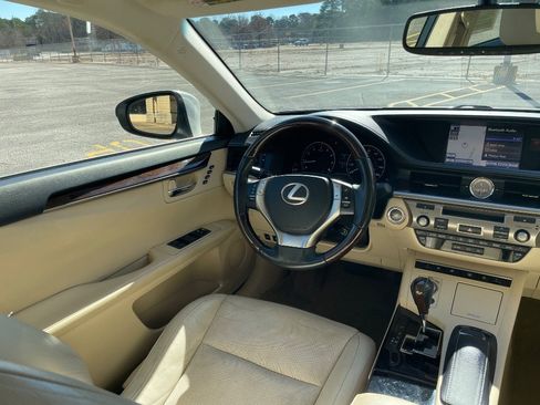 Used 2014 Lexus ES 350 w/ Luxury Package FWD image 27