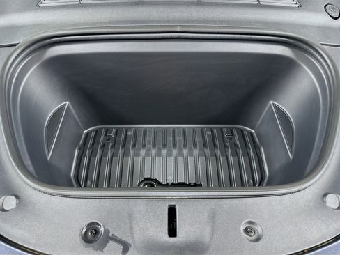 Used 2023 Tesla Model Y Long Range image 31