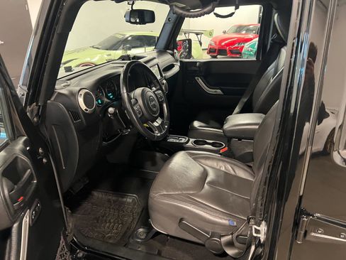 Used 2017 Jeep Wrangler Unlimited Sahara w/ Max Tow Package AWD/4WD image 10