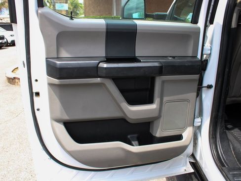 Used 2017 Ford F550 2WD Crew Cab Super Duty image 28