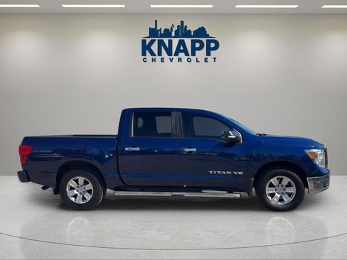 Used 2018 Nissan Titan SV w/ SV Convenience Package image 6