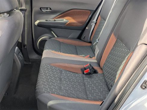 Used 2021 Nissan Kicks SR image 19