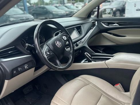 Used 2020 Buick Enclave Essence image 10