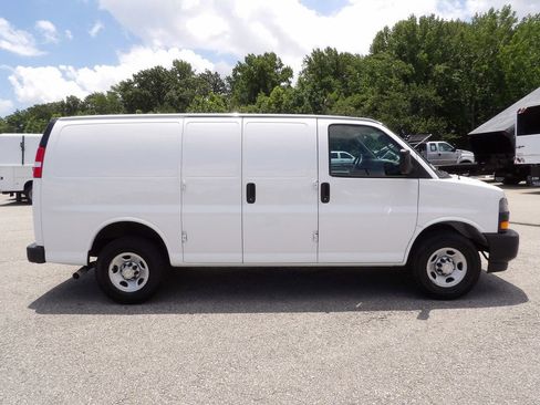 Used 2021 Chevrolet Express 2500 image 9