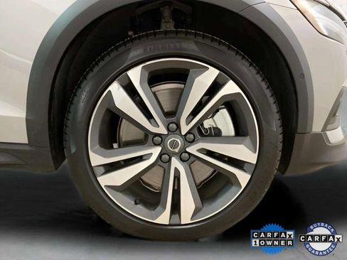Used 2025 Volvo V60 B5 Cross Country Plus image 31