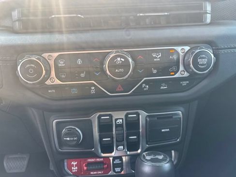 Used 2025 Jeep Wrangler Unlimited Rubicon 4xe AWD/4WD image 35