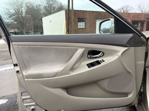 Used 2007 Toyota Camry XLE image 12