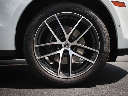 Used 2024 Porsche Macan image 12