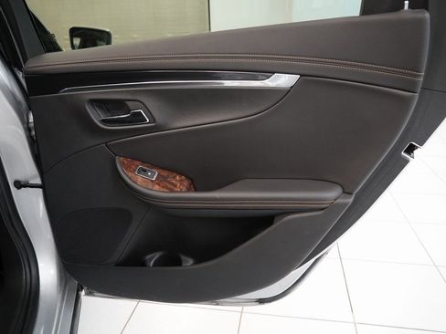 Used 2015 Chevrolet Impala LT w/ Convenience Package image 27