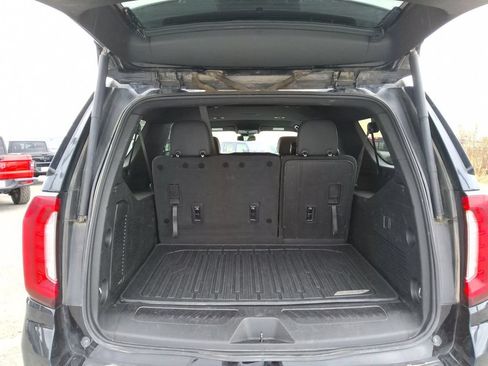 Used 2023 GMC Yukon XL SLT AWD/4WD image 11