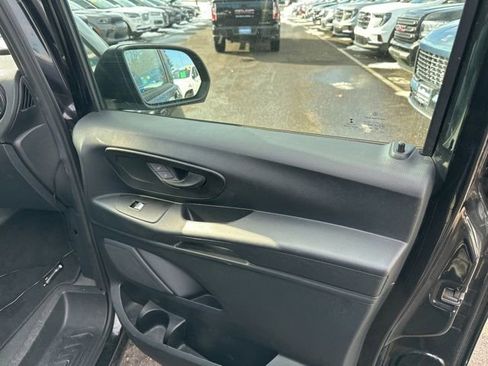 Used 2017 Mercedes-Benz Metris Passenger image 9