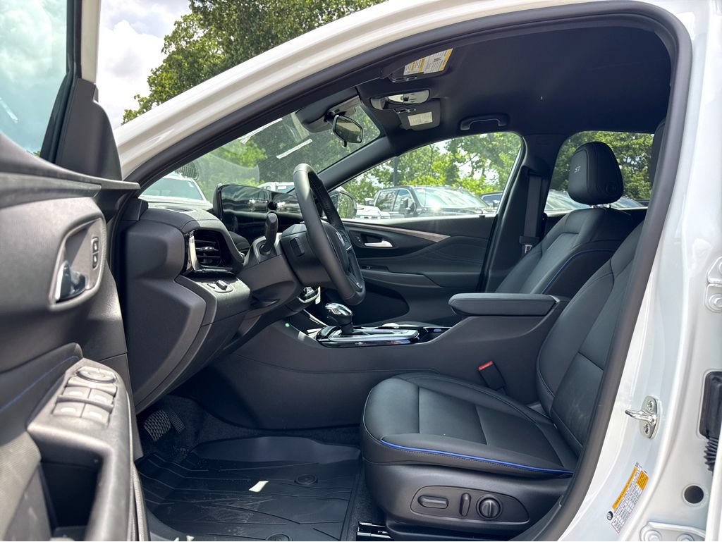 New 2026 Buick Envista Sport Touring w/ Convenience I Package FWD image 8