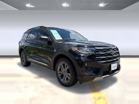 Used 2025 Ford Explorer Active w/ Active Comfort Package AWD/4WD image 6