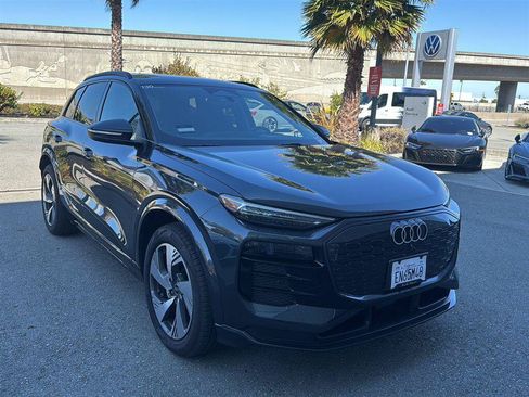 Used 2025 Audi Q6 e-tron Premium Plus AWD/4WD image 3