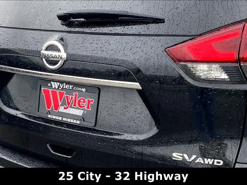 Used 2018 Nissan Rogue SV image 8