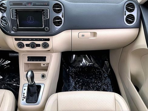 Used 2016 Volkswagen Tiguan SE image 28